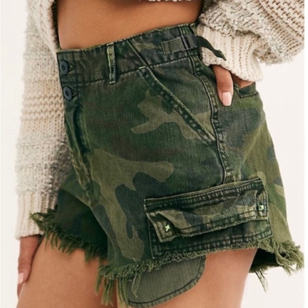 Denim camouflage shorts-free people